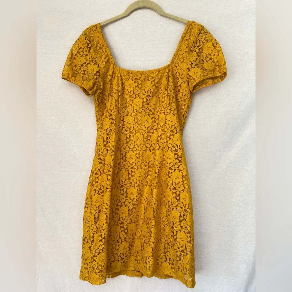 Abercrombie & Fitch Eyelet Lace Dress - Picture 2 of 11